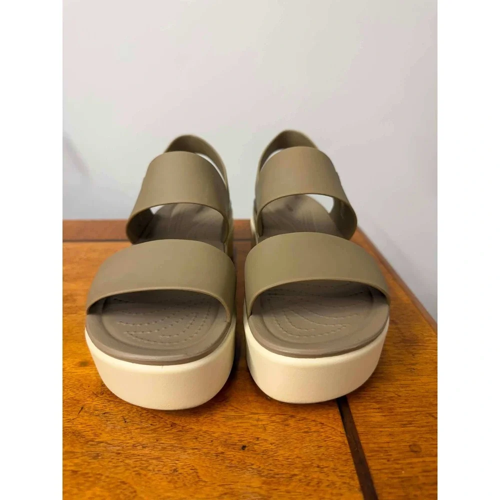 Crocs  Women's 8 Brooklyn Low Wedge Sandals Khaki Bone Platform LiteRide 206453